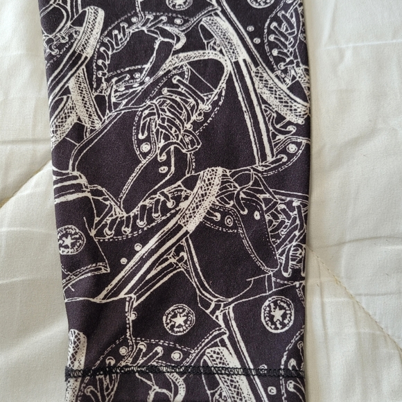 🖤Converse Capri Leggings- Blk/Wht Chuck Taylor pattern, Hot pink Logo💗 *Large* - Picture 8 of 15